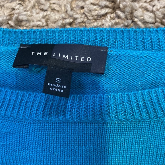 The limited size small S Teal sweater gold buttons with textured sleeves - Picture 3 of 6